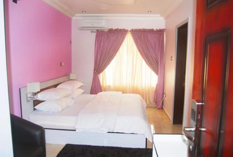 Milestone Hotel image