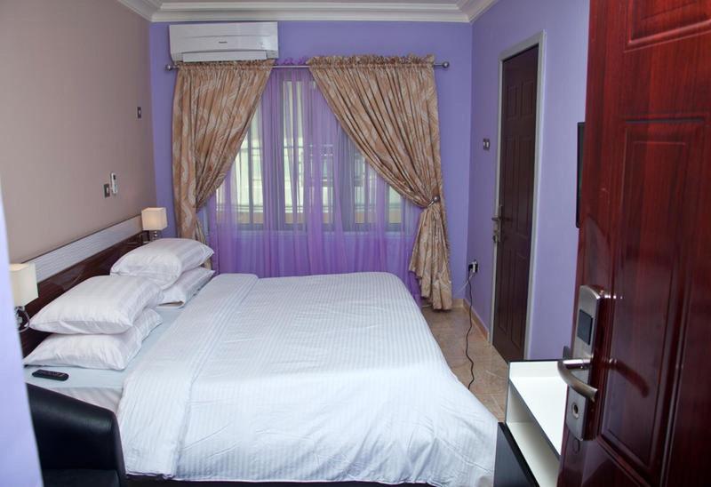 Milestone Hotel image