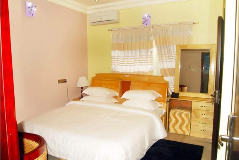 Milestone Hotel image