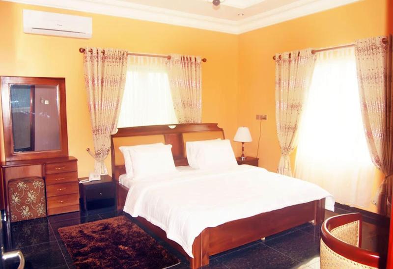 Milestone Hotel image