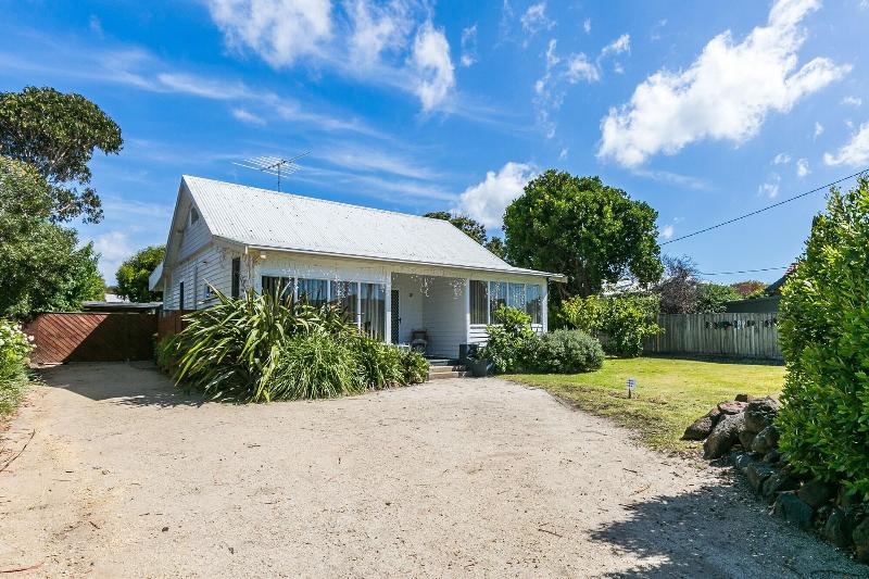 Beachfront Cottages Torquay image