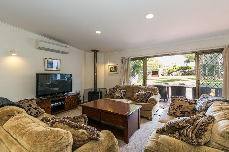 Beachfront Cottages Torquay image