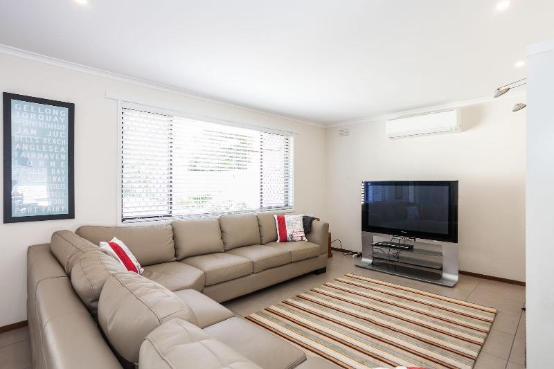 Beachfront Cottages Torquay image