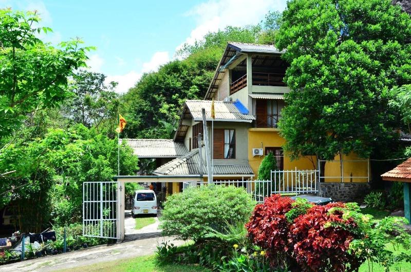 Deer Point Hotel Kandy image