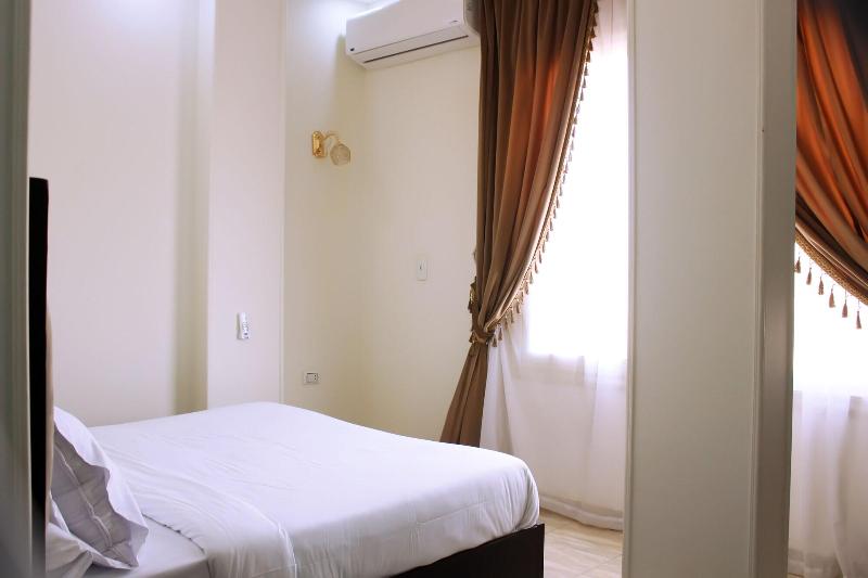 Tut Pyramids View Hotel image