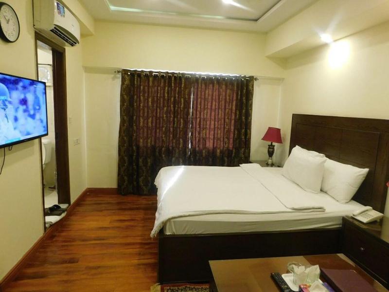 Diplomat Hotel image