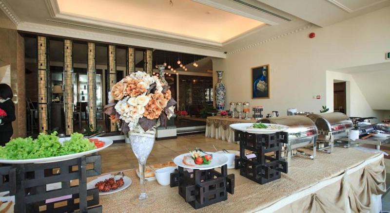 Den Long Do Hotel Restaurant image