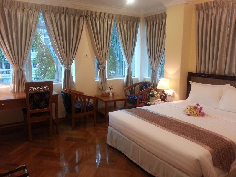 Grand Laurel Hotel image