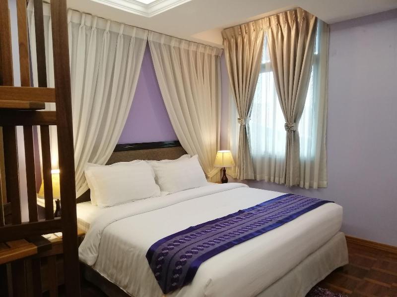 Grand Laurel Hotel image