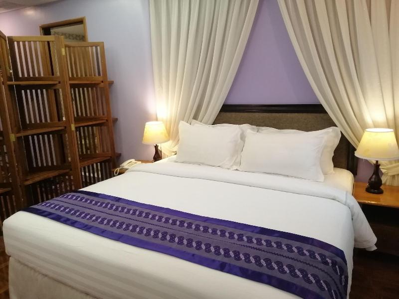 Grand Laurel Hotel image