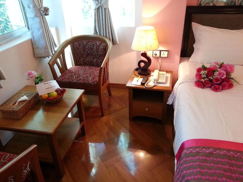 Grand Laurel Hotel image