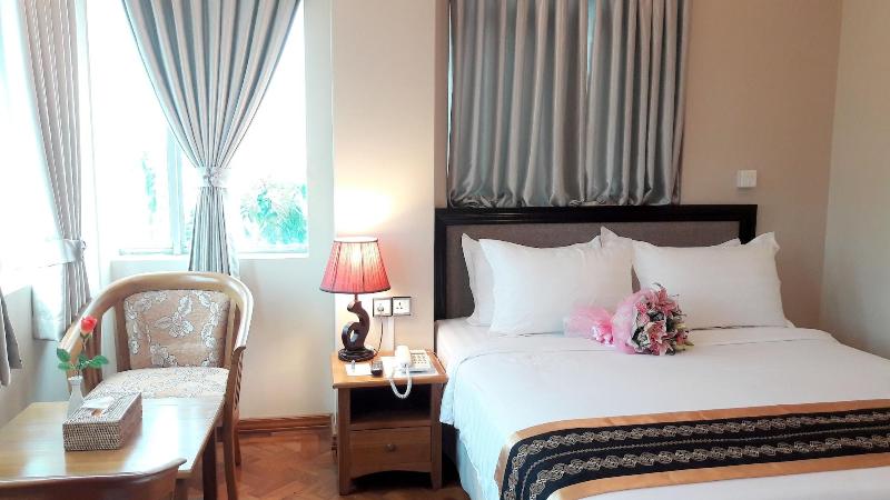 Grand Laurel Hotel image