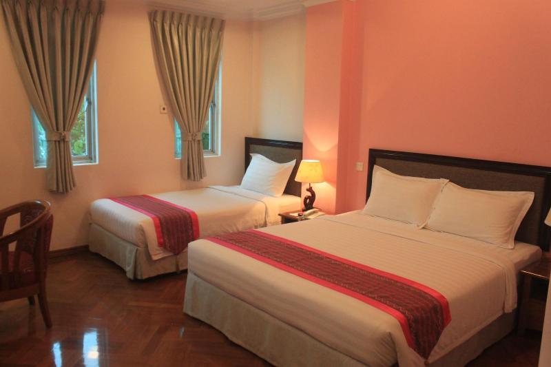 Grand Laurel Hotel image