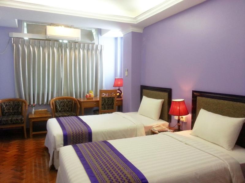 Grand Laurel Hotel image