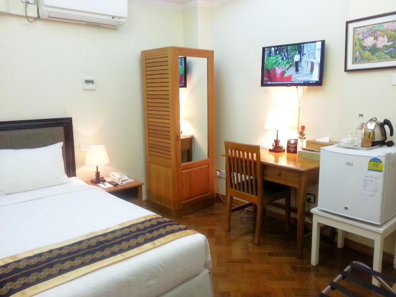 Grand Laurel Hotel image
