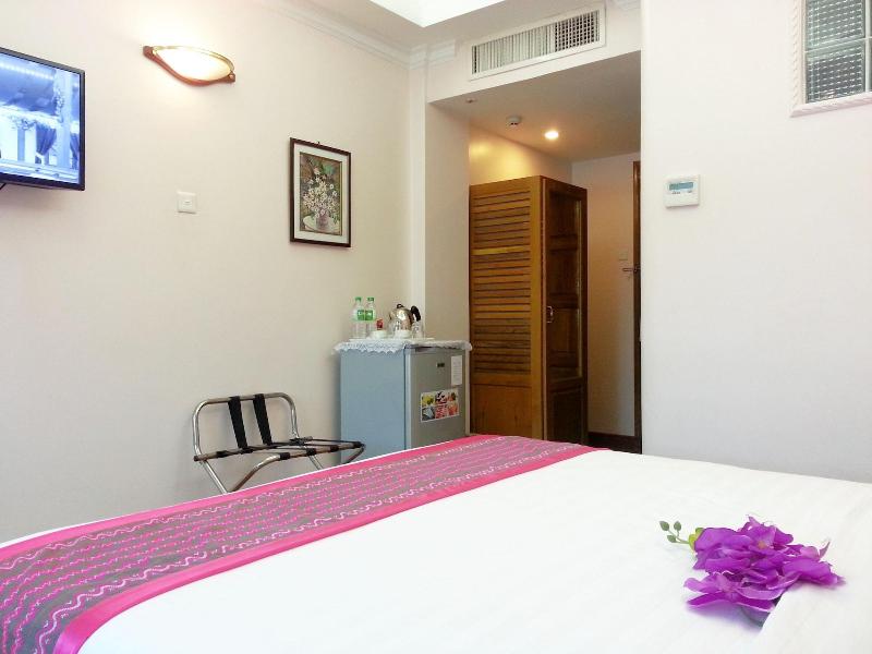 Grand Laurel Hotel image
