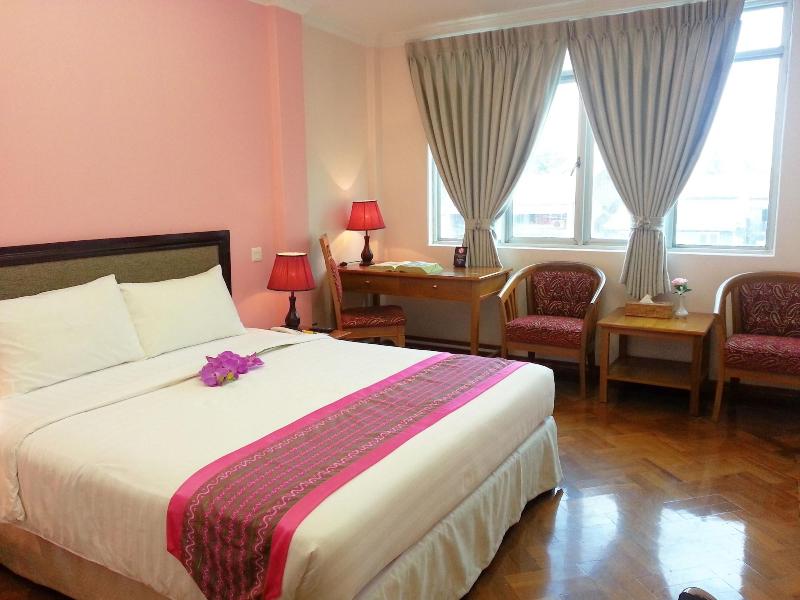 Grand Laurel Hotel image