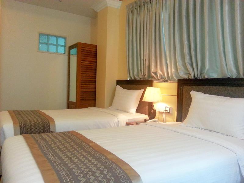Grand Laurel Hotel image