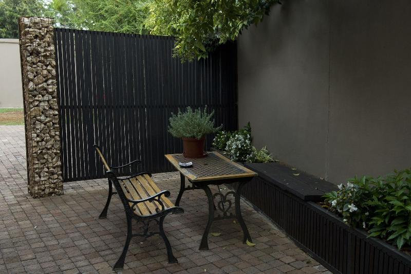 Cottonwood Guesthouse image