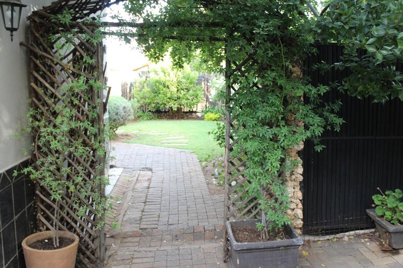 Cottonwood Guesthouse image