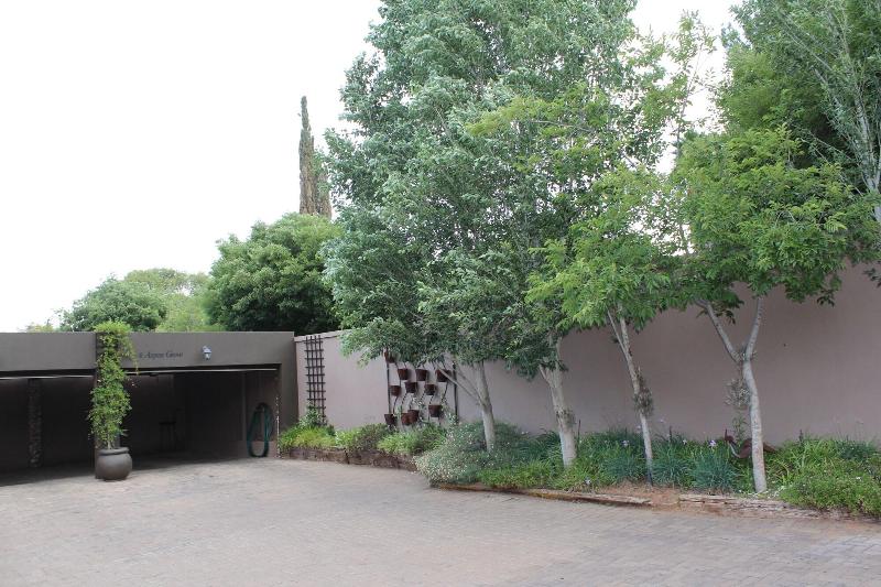 Cottonwood Guesthouse image