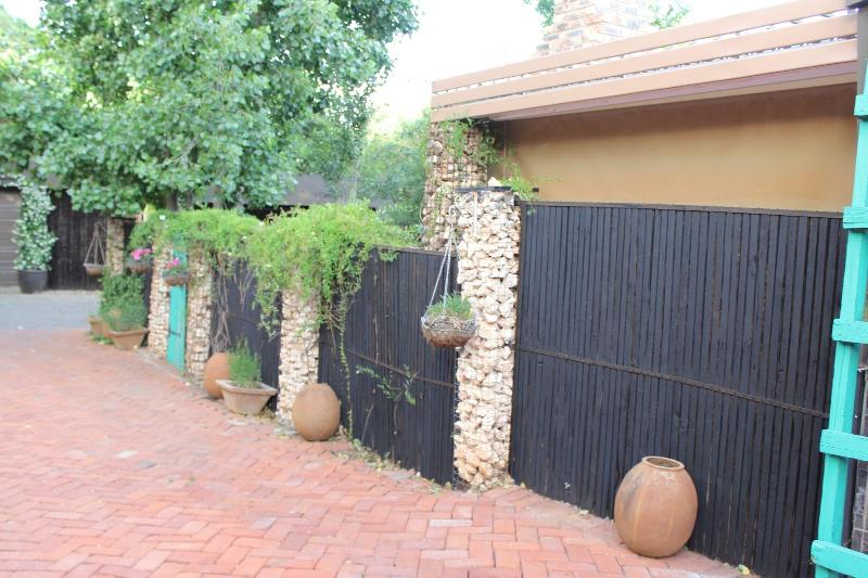 Cottonwood Guesthouse image