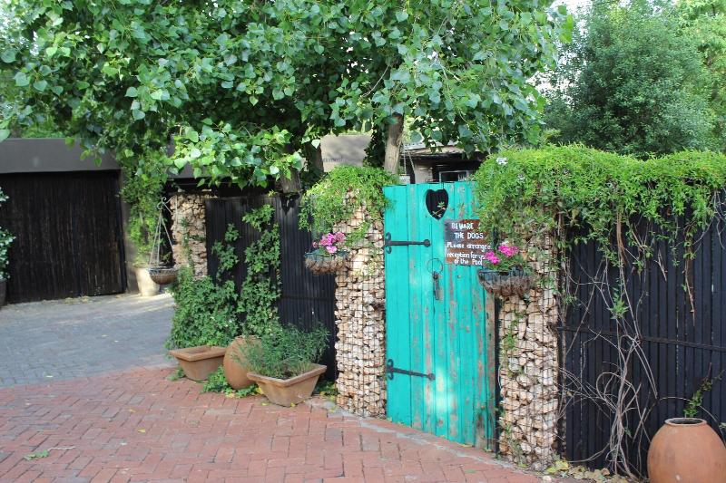 Cottonwood Guesthouse image