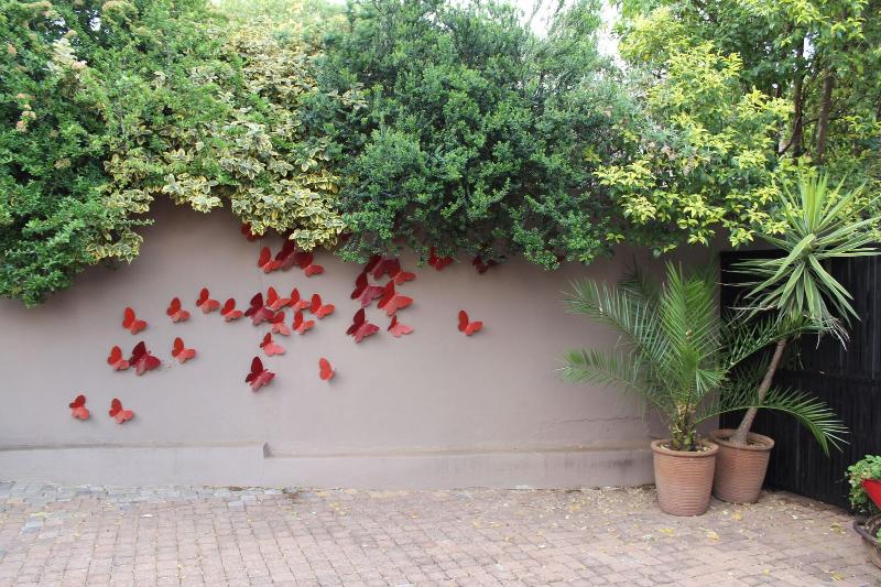Cottonwood Guesthouse image