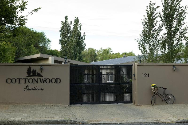 Cottonwood Guesthouse image