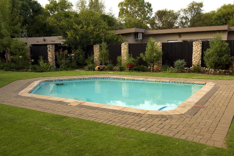Cottonwood Guesthouse image