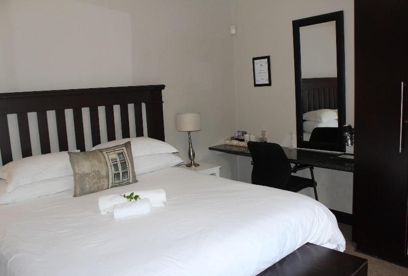 Cottonwood Guesthouse image