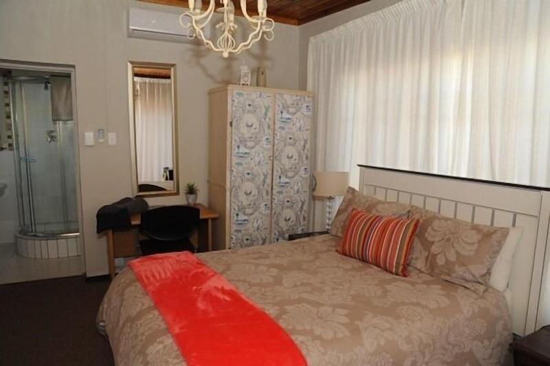 Cottonwood Guesthouse image
