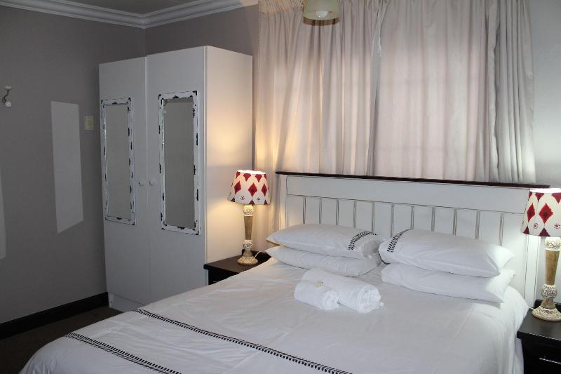 Cottonwood Guesthouse image
