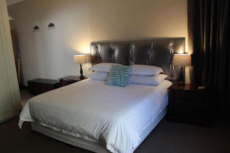 Cottonwood Guesthouse image