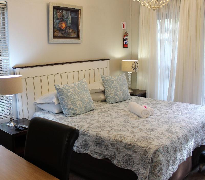 Cottonwood Guesthouse image