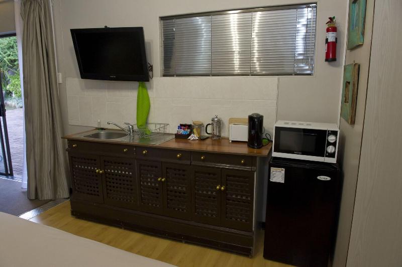 Cottonwood Guesthouse image