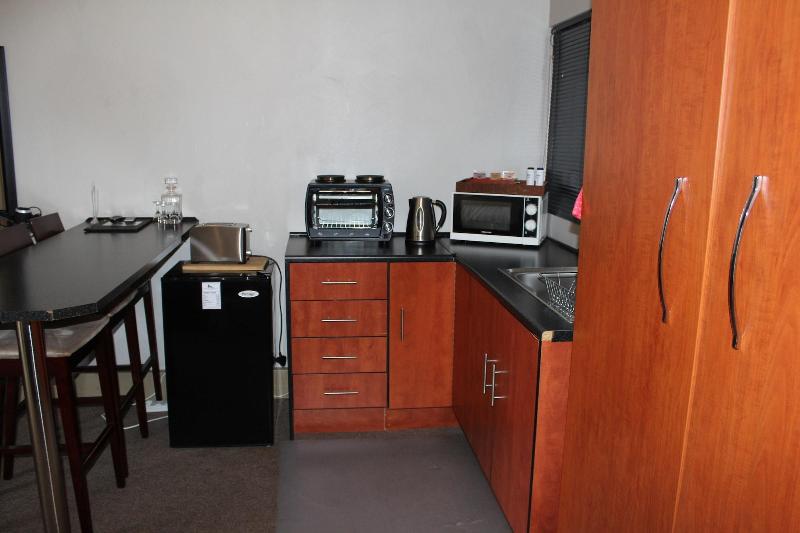 Cottonwood Guesthouse image
