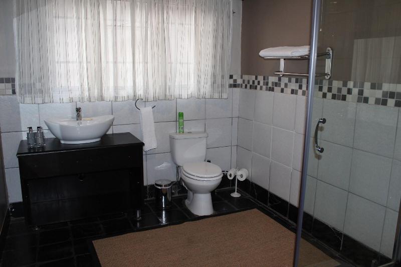 Cottonwood Guesthouse image