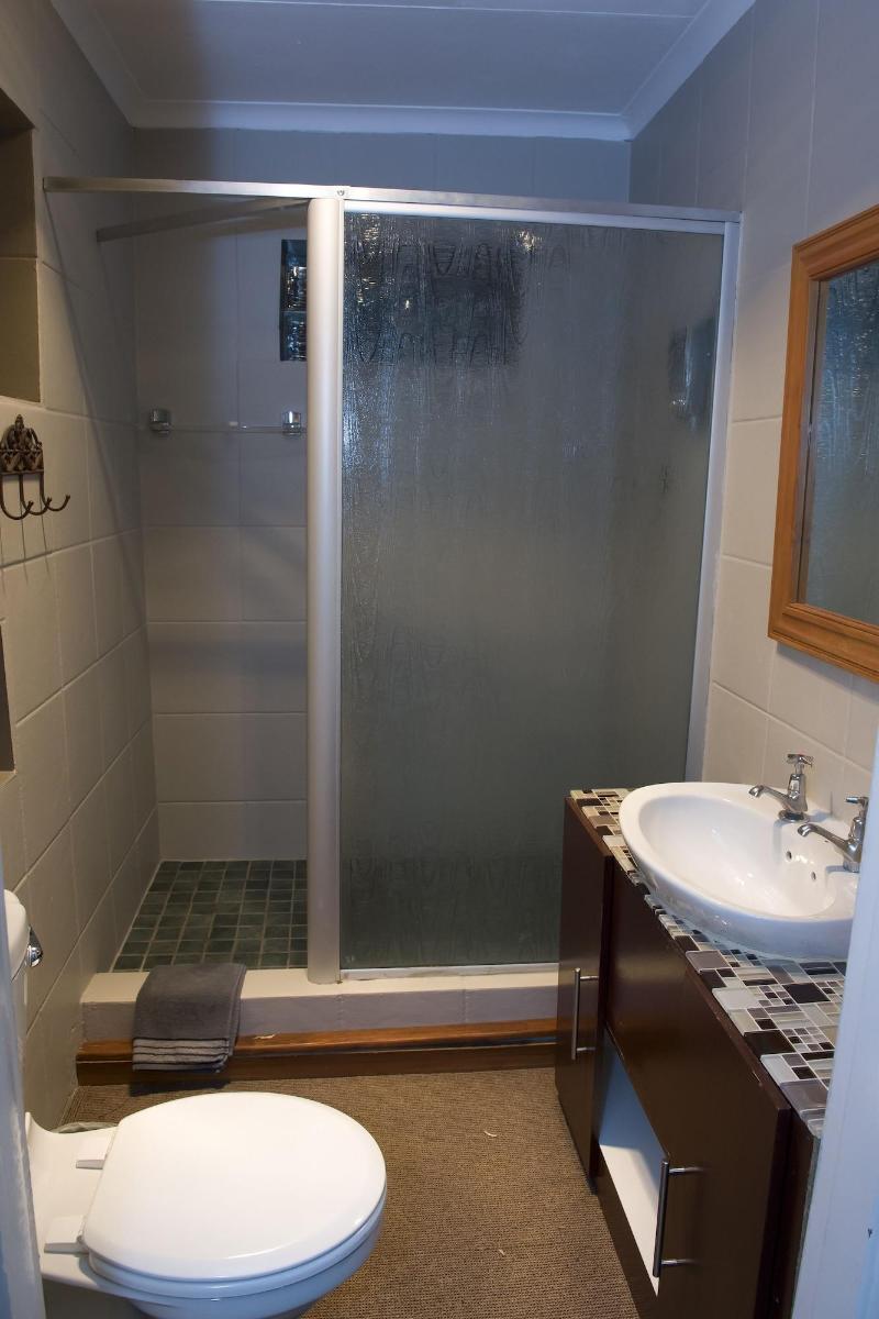 Cottonwood Guesthouse image