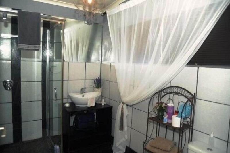 Cottonwood Guesthouse image