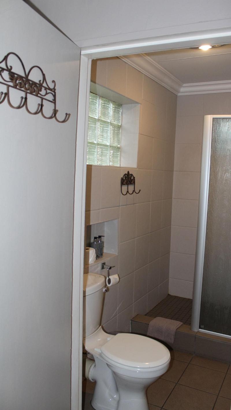 Cottonwood Guesthouse image