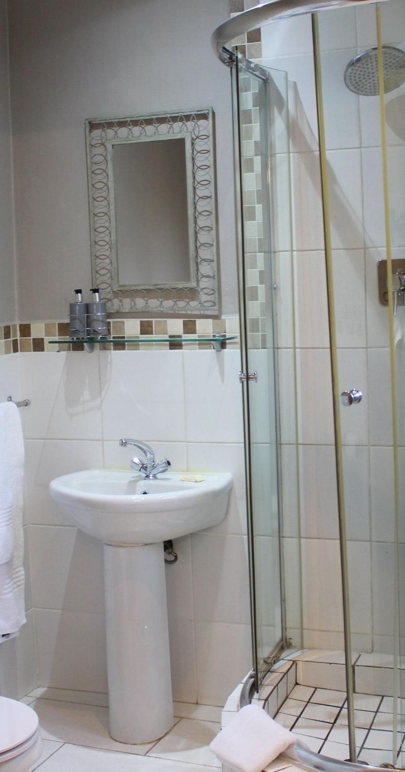 Cottonwood Guesthouse image