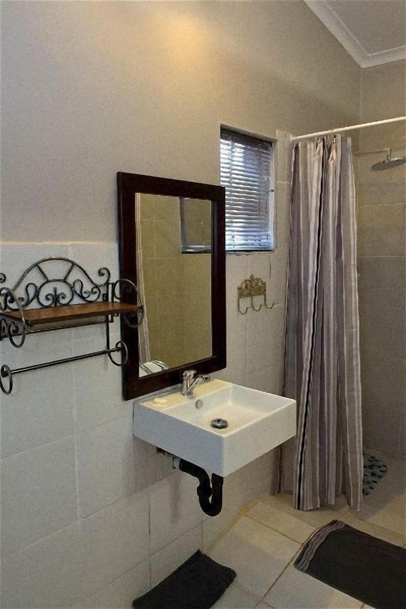 Cottonwood Guesthouse image