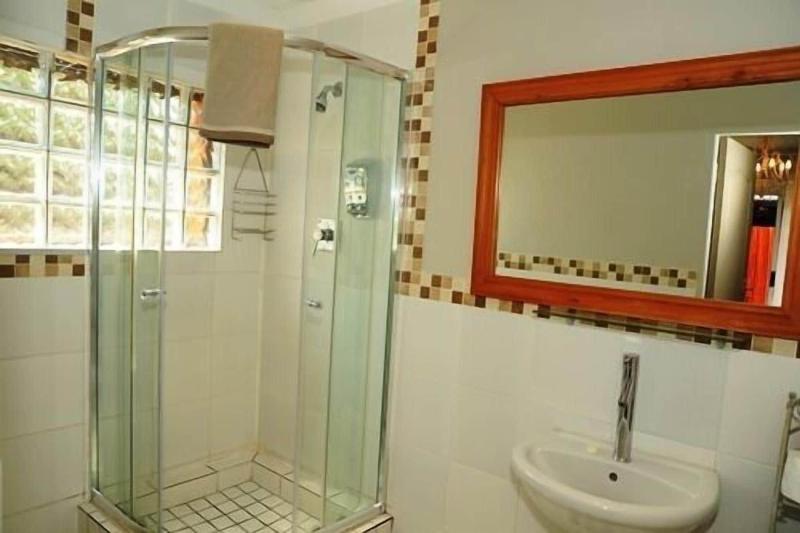 Cottonwood Guesthouse image