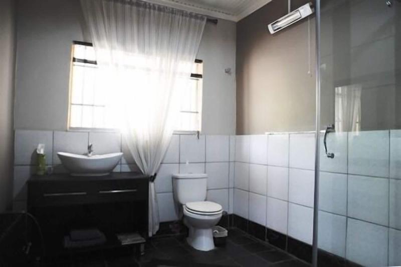 Cottonwood Guesthouse image