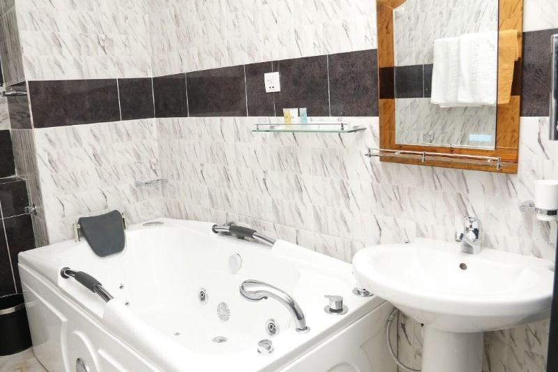 Clen Phil Hotels And Suites image