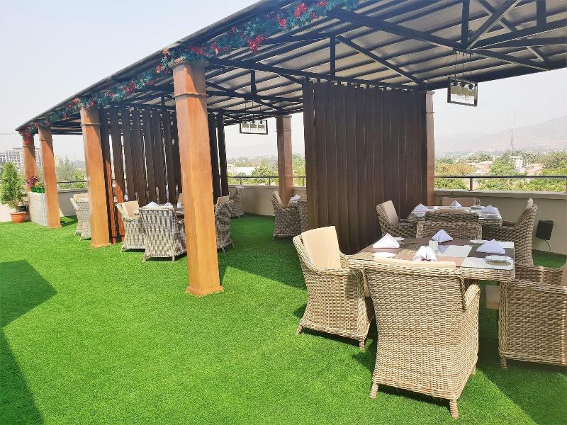 Summerset Continental Hotel By Usuma