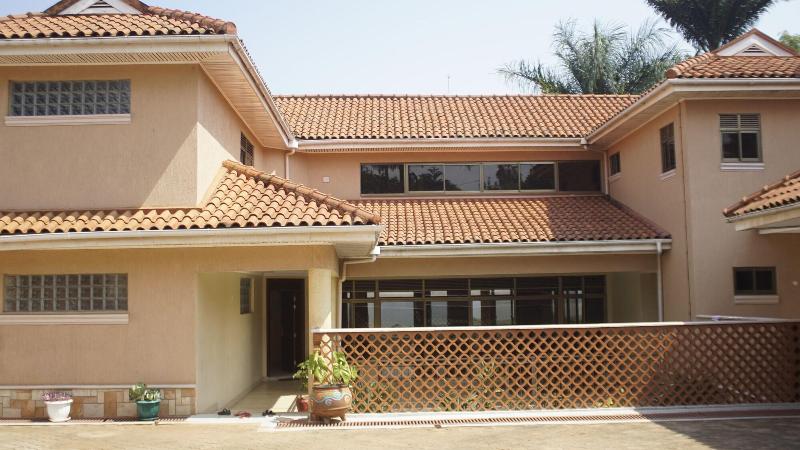 Lake Breeze House image