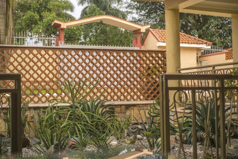 Lake Breeze House image