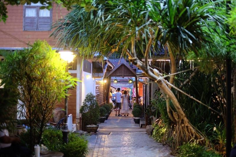 Roomquest Amphawa Floating Market 1 image